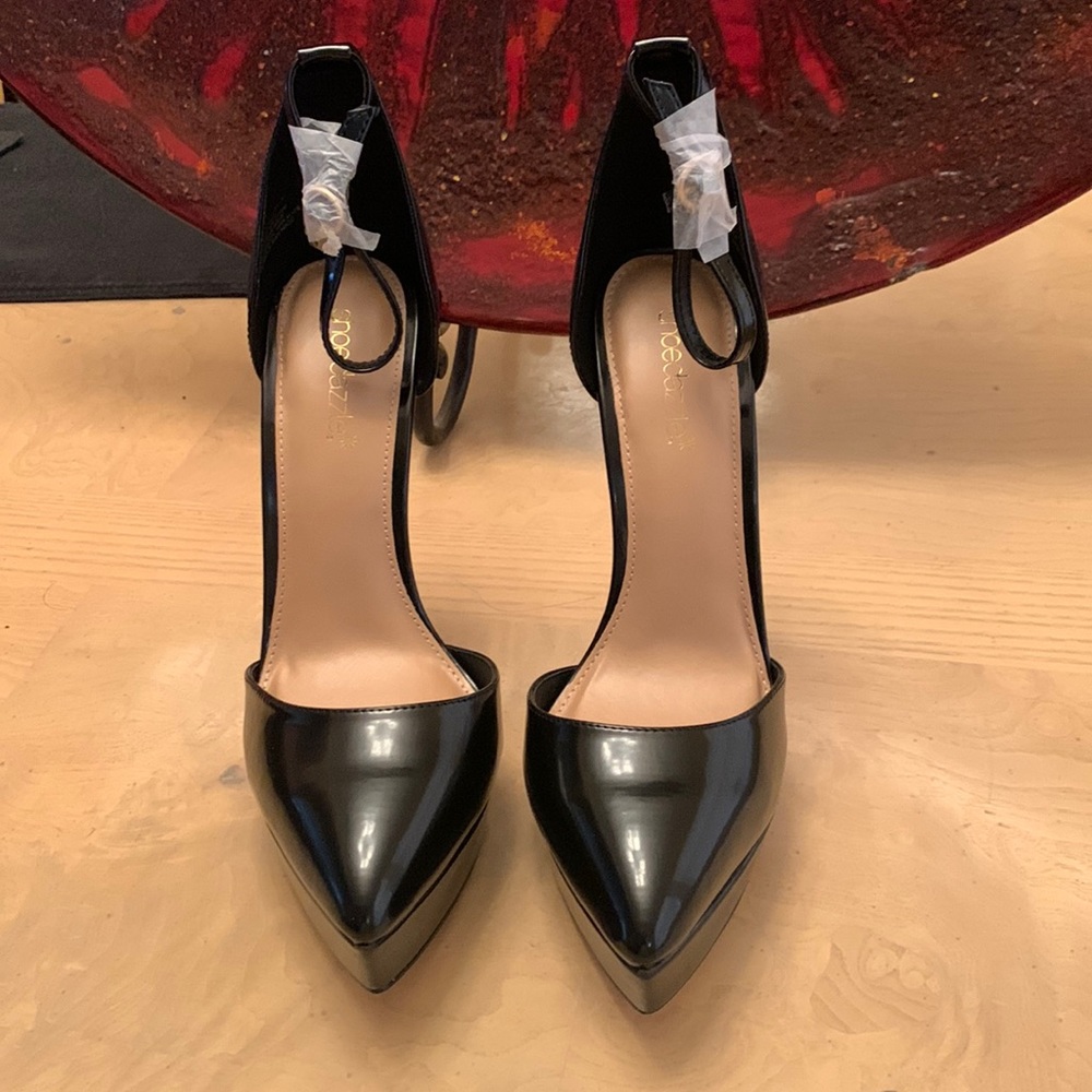 Size 9 black heels